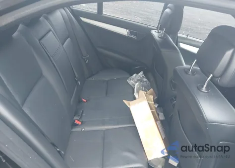 2008 Mercedes-Benz C 300 Luxury 4Matic/Sport 4Matic z USA, uszkodzony, nr VIN WDDGF81X18F093780